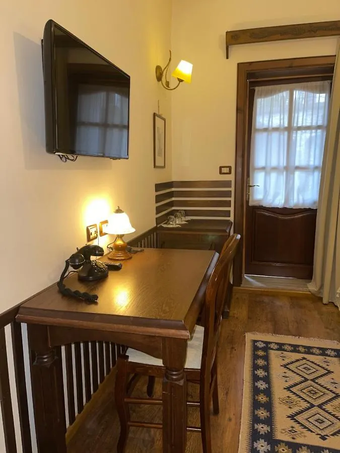 Hotel Mangalemi Berat Albanien